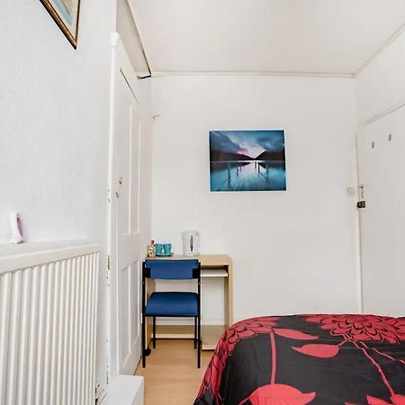 Homestay Near Tottenham Hotspur Stadium Лондон Екстериор снимка