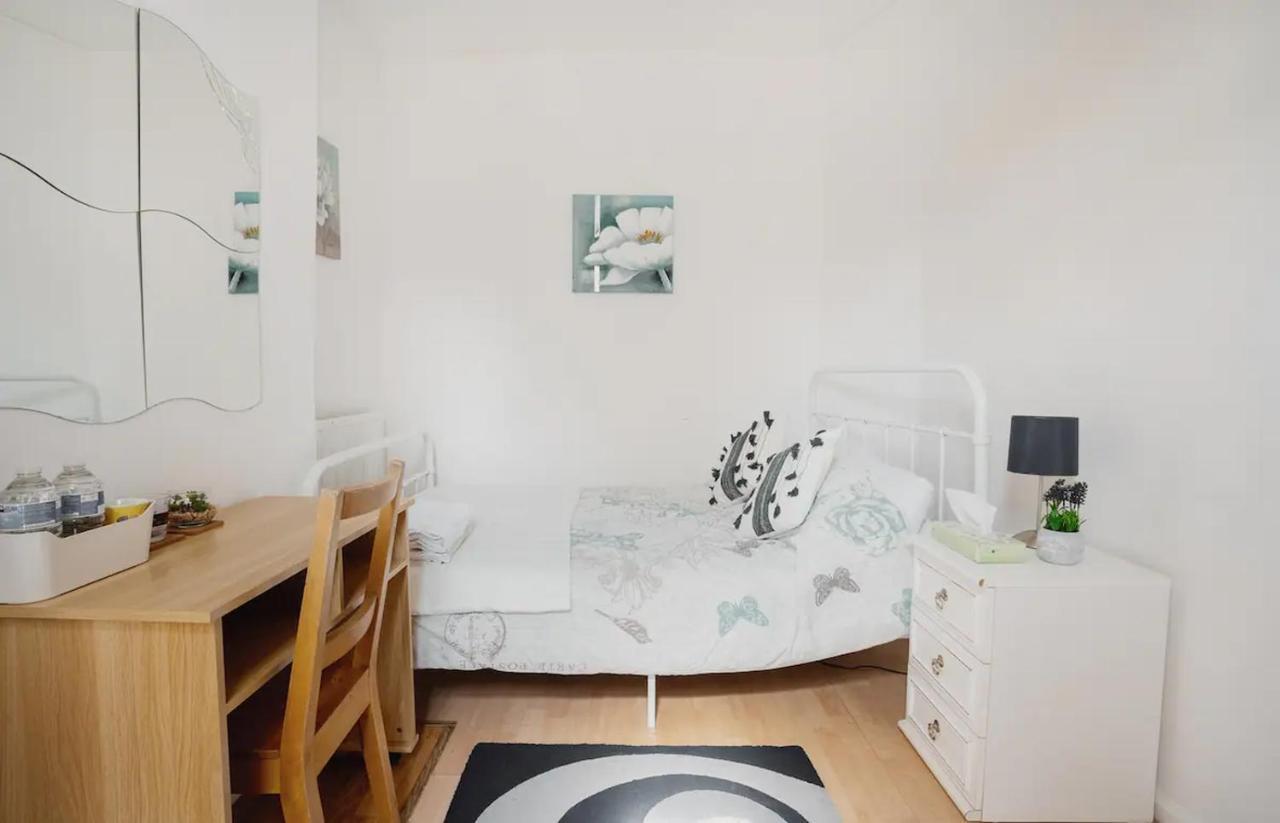 Homestay Near Tottenham Hotspur Stadium Лондон Екстериор снимка