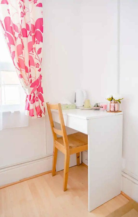 Homestay Near Tottenham Hotspur Stadium Лондон Екстериор снимка