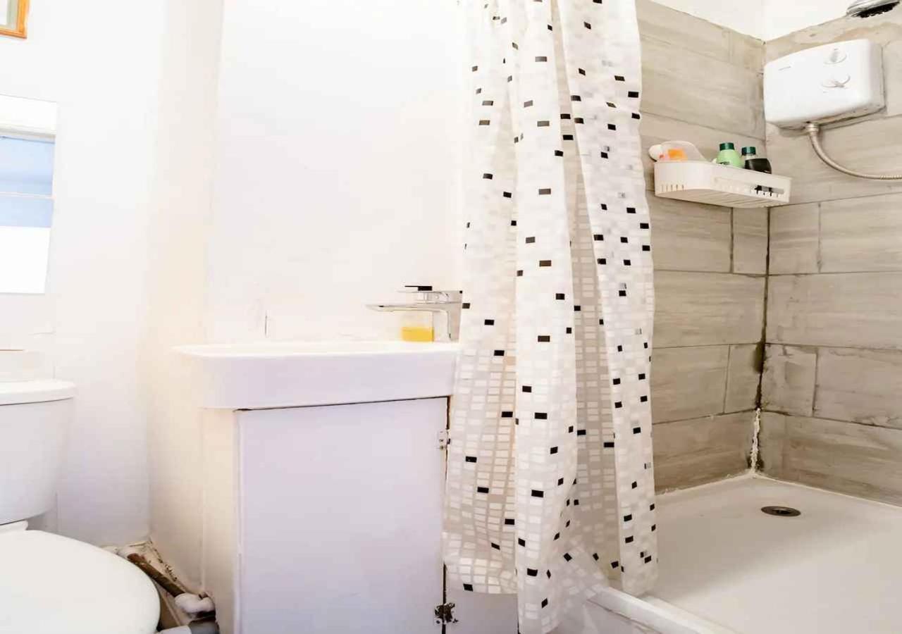 Homestay Near Tottenham Hotspur Stadium Лондон Екстериор снимка