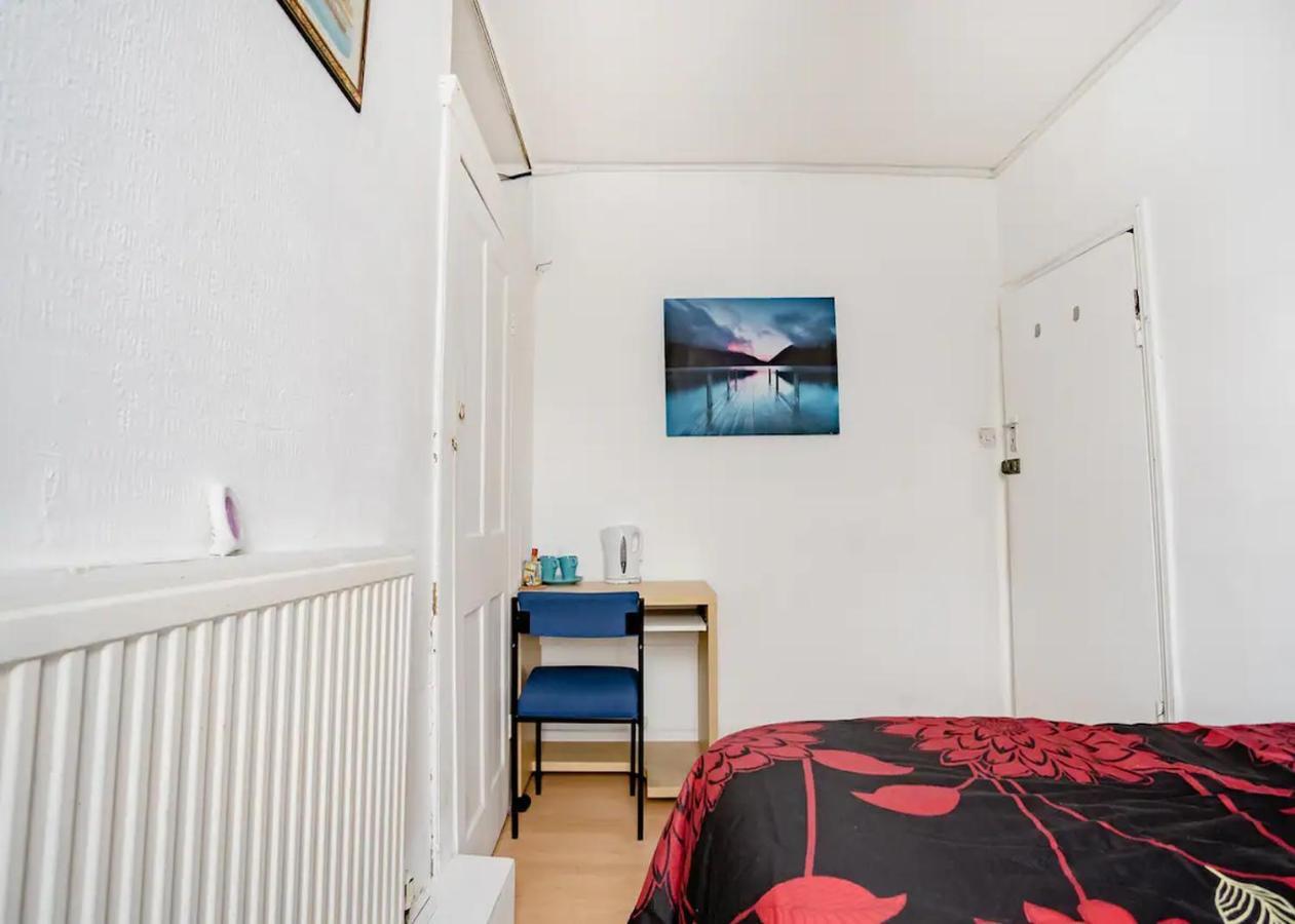 Homestay Near Tottenham Hotspur Stadium Лондон Екстериор снимка